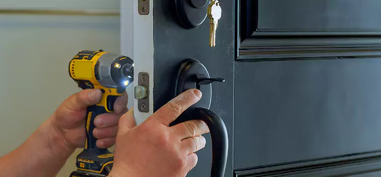 Commercial Door Lock Installation Paris